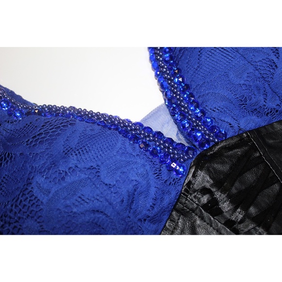 Floral Lace Bodice Solid Dress - Picture 5 of 11